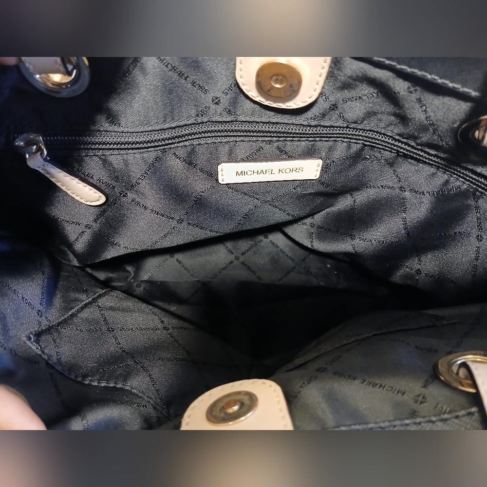 Michael Kors Black Tote Bag - Picture 4 of 16